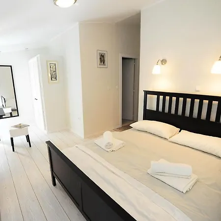 City Class Bed & Breakfast